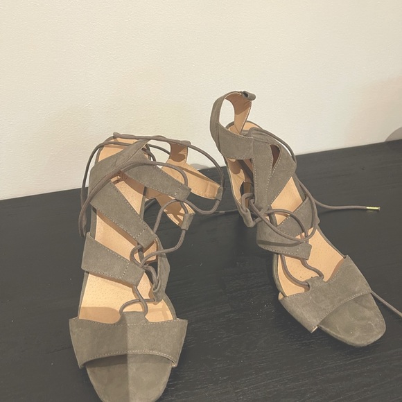 Lace up heels - Picture 4 of 4